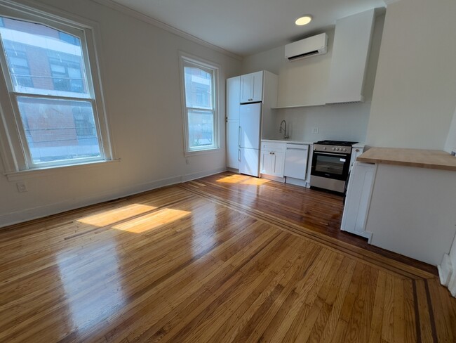 Primary Photo - 1223 N Franklin St