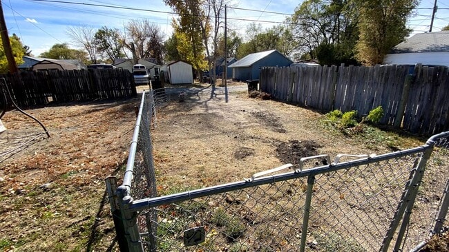 Building Photo - 4 Bedroom 1.5 Bath House with Washer and D...