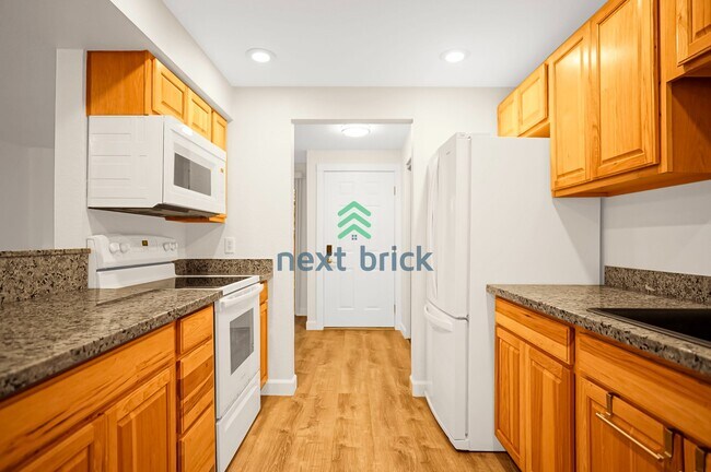Building Photo - Charming 2 Bedroom 1 Bathroom Condo!