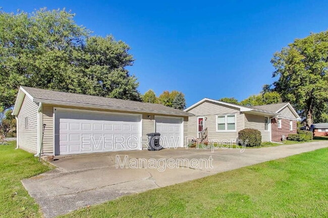 Building Photo - 705 Orchard Ln