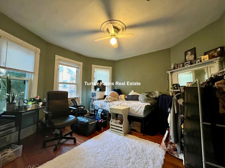 Building Photo - 12 Bucknam St