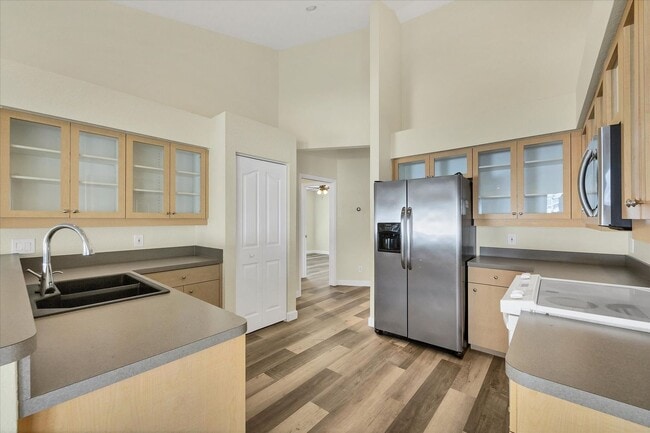 Building Photo - Annual Pool Home for Rent in Englewood