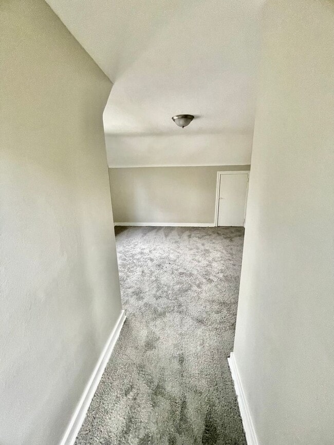 Building Photo - 3 Bed-1 Bath Turtle Creek PA