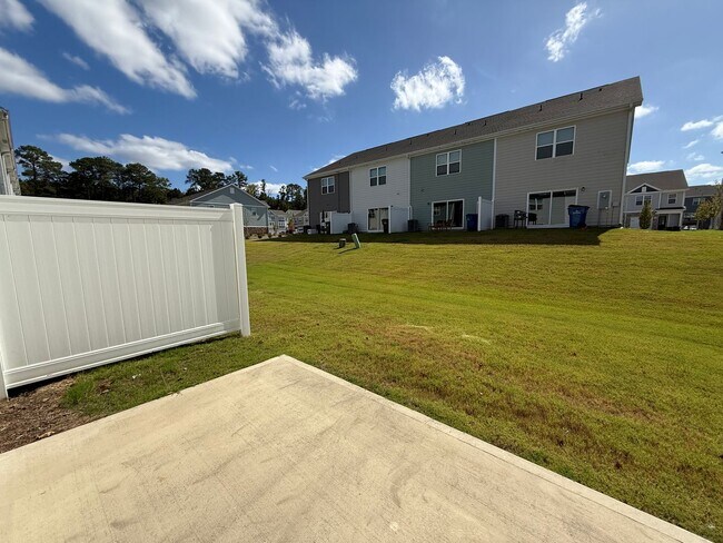 Building Photo - Stunning 3BD, 2.5BA Raleigh Townhome in a ...