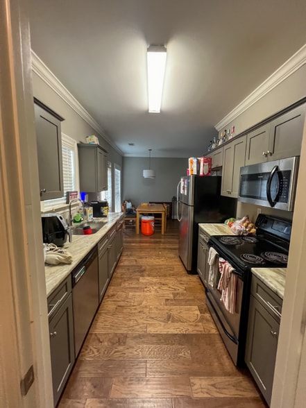 Building Photo - 412 Walker Cir