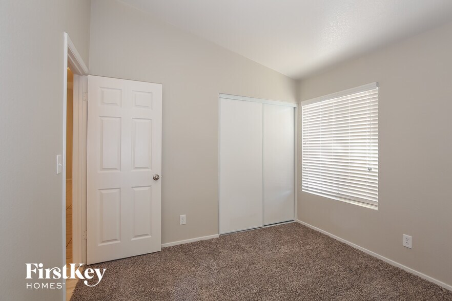 Building Photo - 4912 Breezy Day Dr