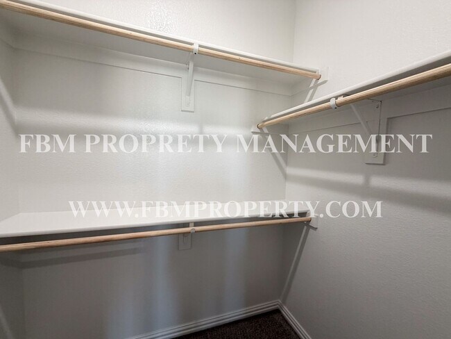 Building Photo - 1777 Refuge Wy