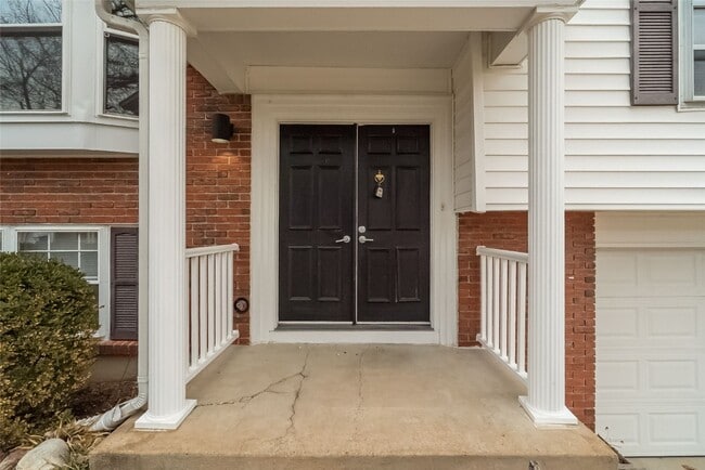Building Photo - 335 Parma Dr