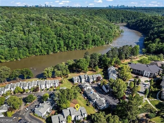 Building Photo - 1028 Riverbend Club Dr SE