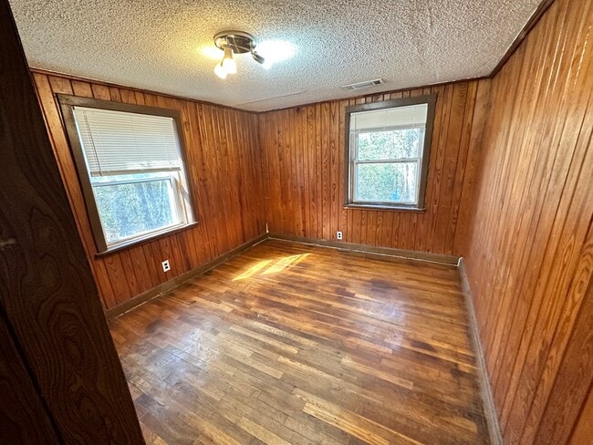 Building Photo - 1755 Ashville Rd