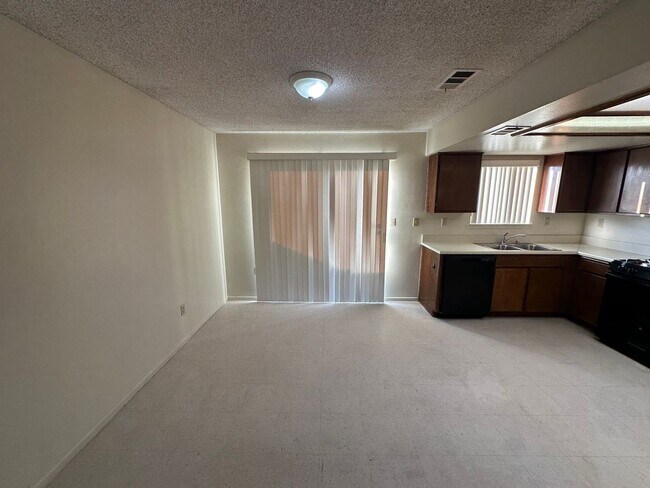Building Photo - 15554 Bear Valley Rd