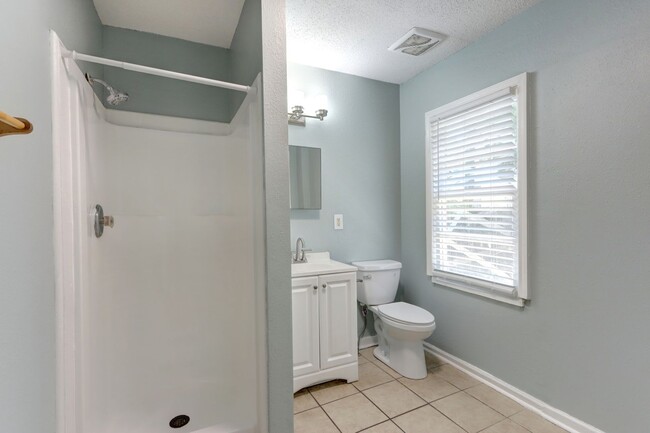 Building Photo - Four Bedroom - Two Bathroom - Single Famil...