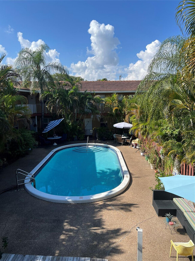 Building Photo - 2016 NE 17th Ct