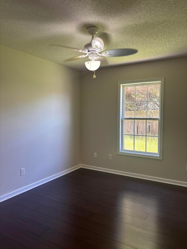 Building Photo - 20 Walden Cir