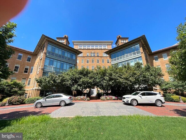 Building Photo - 2425 L St NW