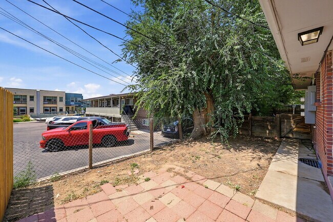 Building Photo - $2,240.95 with $300 Off the First Month's Rent, 5 Beds - 2 Bath, Triplex in Littleton with Shared...
