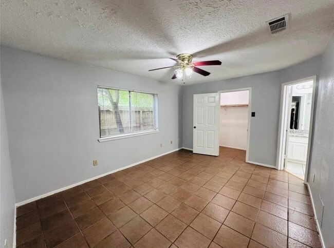 Building Photo - 7015 Sharpsburg Dr