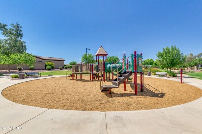 Building Photo - Beautiful 5 bedroom, 3 bathroom home in Surprise AZ