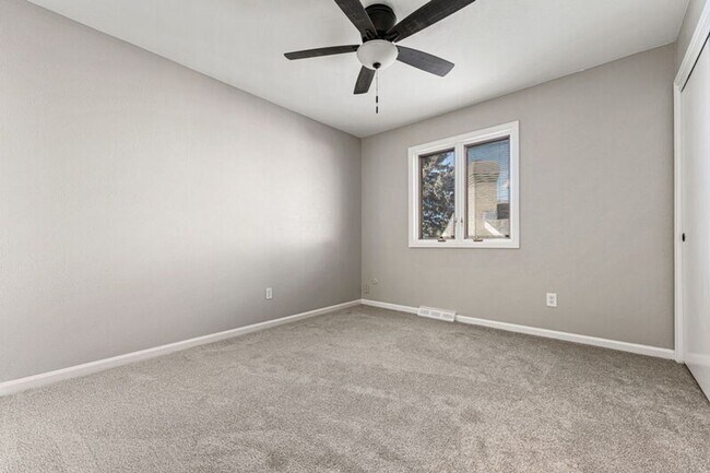 Building Photo - Updated Home in Windsor Park!