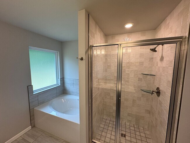Building Photo - Don't Miss this STUNNING, true 4 bed, 2 ba...