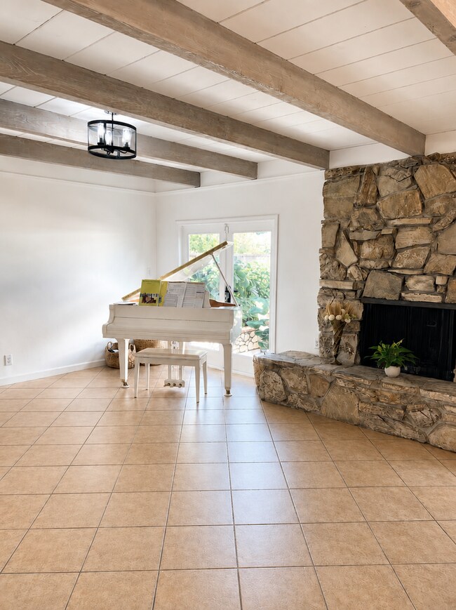 Building Photo - Beautifully Upgraded Los Altos Home!