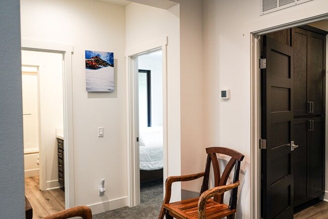 Building Photo - Live Comfortably at CreekHouse – Available...