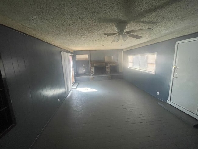 Building Photo - 3 bedroom, 1 bath