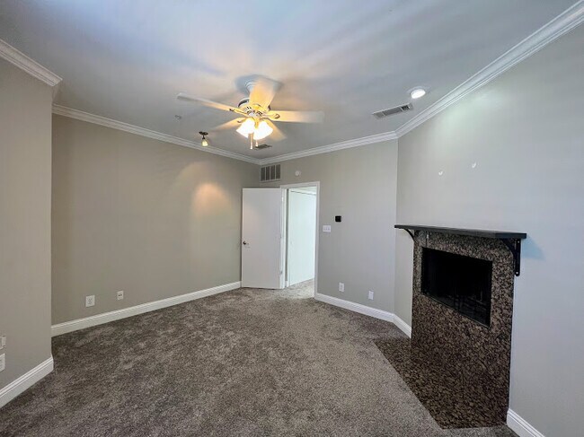 Building Photo - 4040 Avondale Ave