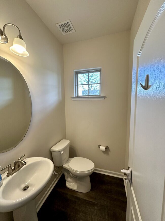 Building Photo - Beautiful, Well Kept, Townhouse in Popular Bridgemill