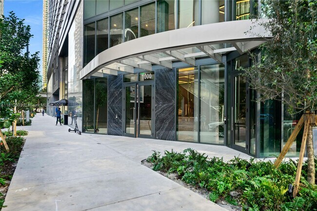 Building Photo - 1000 Brickell Plaza
