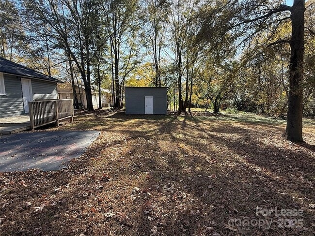 Building Photo - 820 Hamrick St