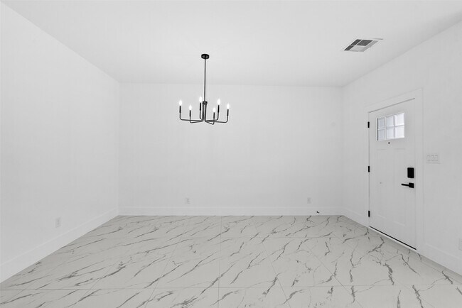Building Photo - 9110 Everglade Dr
