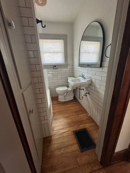 Building Photo - 401 N Hubbard St