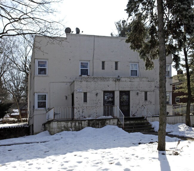 Primary Photo - Grand Avenue Apartments