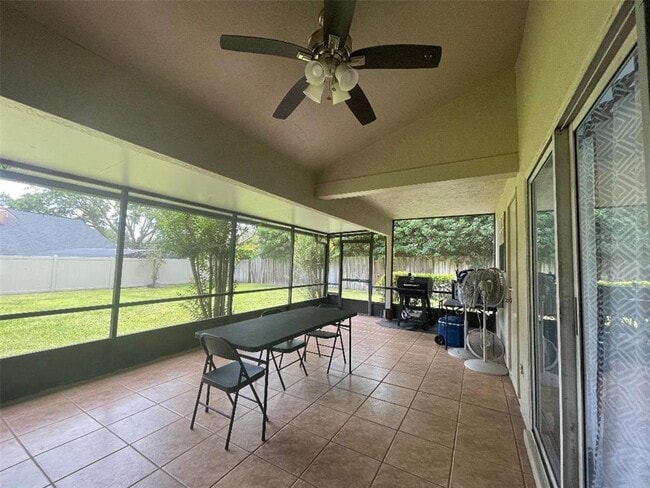 Building Photo - 303 Silver Pine Dr