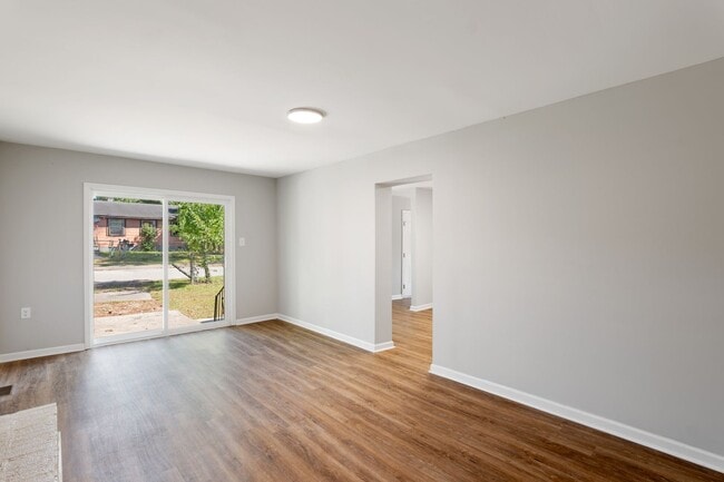 Building Photo - 102 Burdock Cir