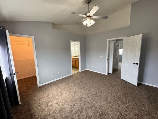 Building Photo - 1631 Jenna Dr