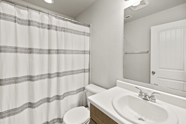 Building Photo - Well maintained Fountain Home with 3 bedrooms and  beautiful mountain views.