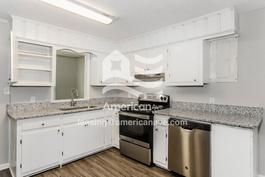 Building Photo - 2210 Tudor Dr