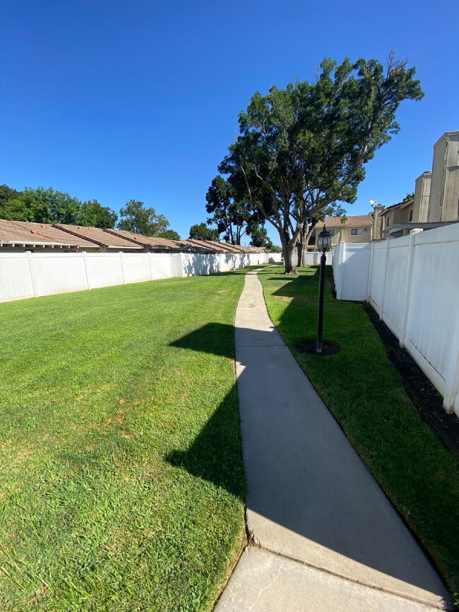 Building Photo - Welcome to this beautifully renovated 2-bedroom, 1.5-bathroom condo located in the highly desirab...