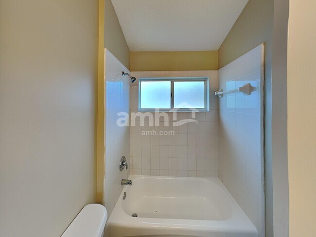 Building Photo - 1943 Wages Way S