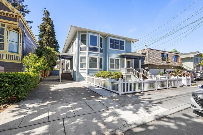 Building Photo - 2026 San Antonio Ave