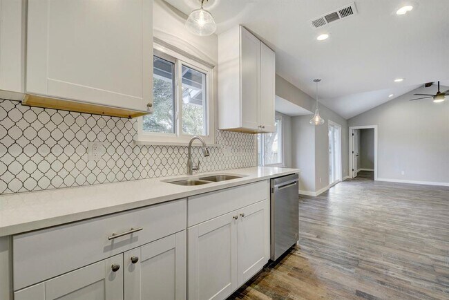 Building Photo - 2522 Carlow Dr
