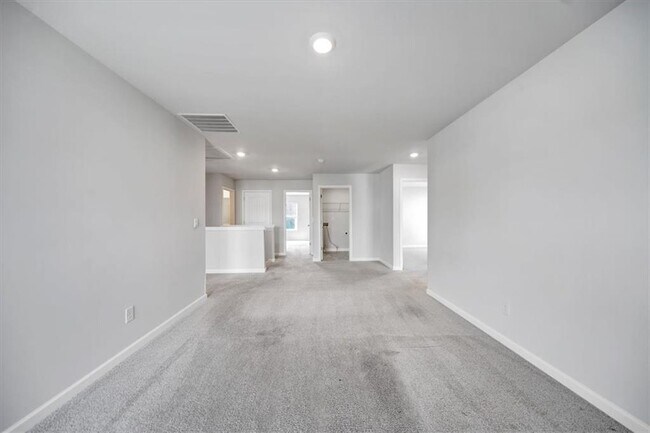 Building Photo - 167 Fernbrook Trl