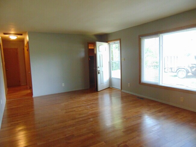 Building Photo - 5333 Bluffton Rd