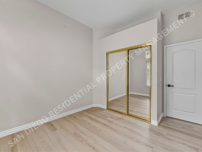 Building Photo - Beautifully Remodeled and Bright in the Perfect Carmel Mountain Ranch Location