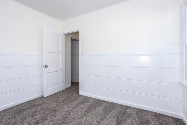 Building Photo - 312 S Myrtle St