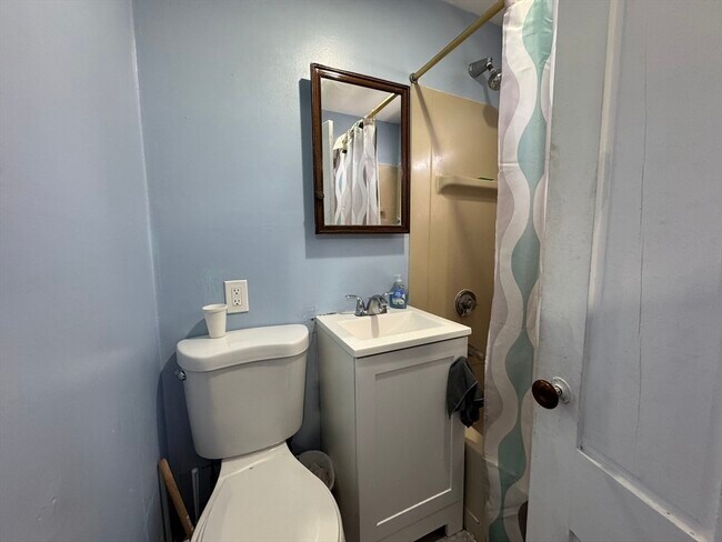 Building Photo - 631 Walnut St