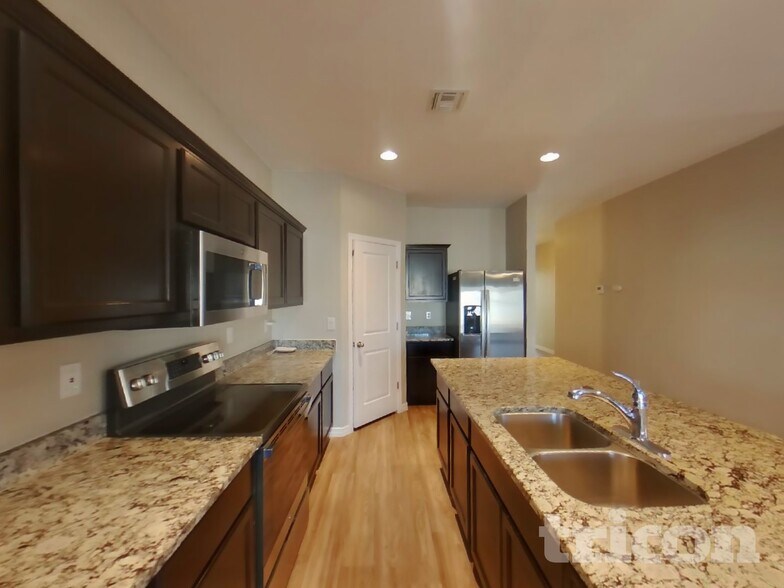 Building Photo - 37308 W Cannataro Ln