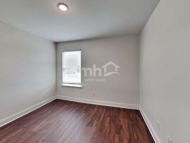 Building Photo - 4080 Chivalry Dr